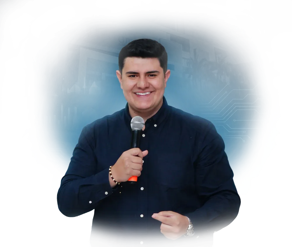 Daniel Corradine con micrófono